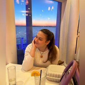 Meet your Posher, Averi